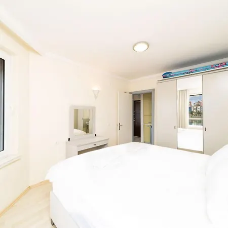 Lovely With Shared Pool In Konyaalti Apartment *